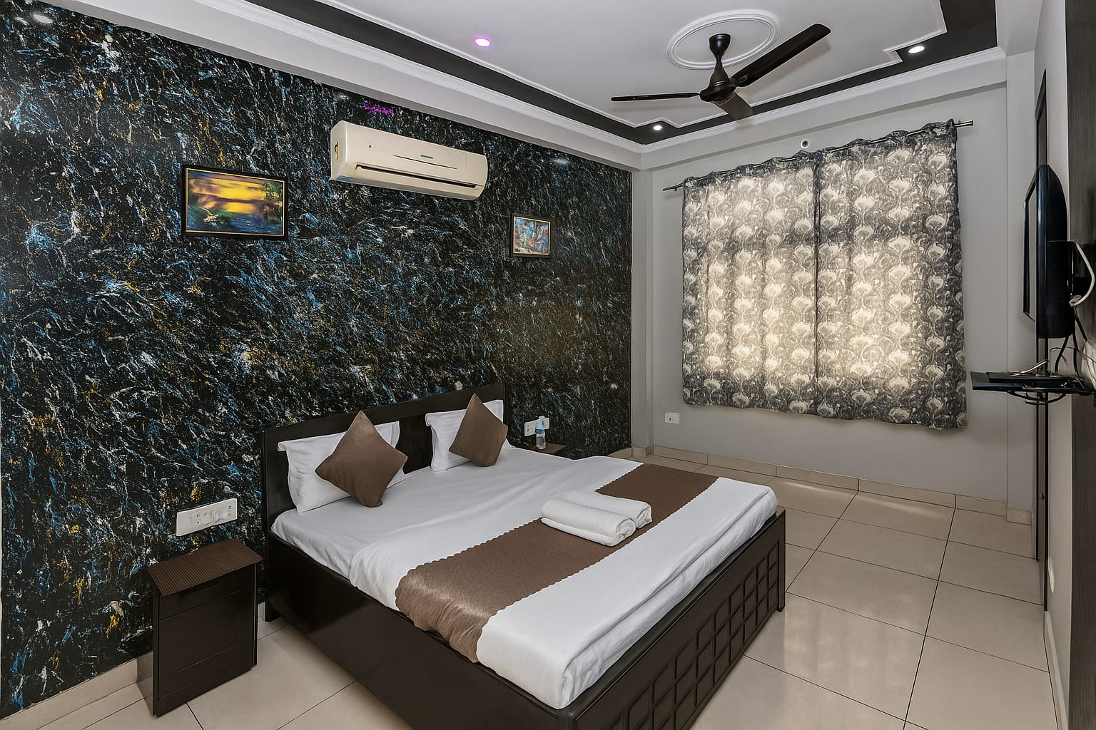 Premium AC room Hotel DS Villa Jaipur