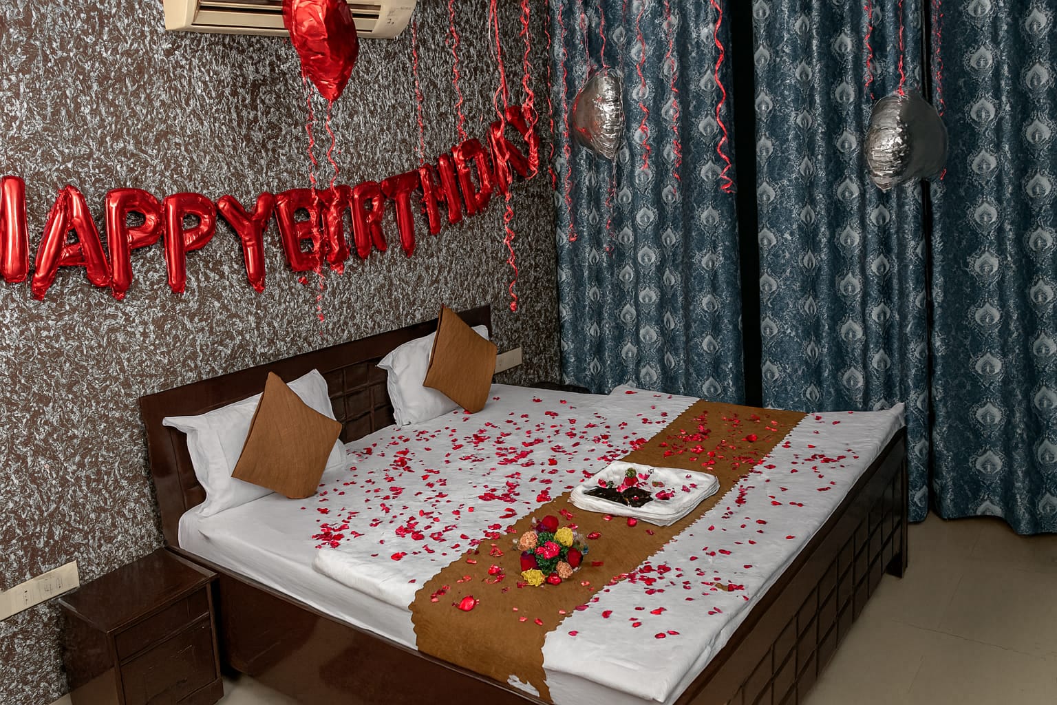 Birthday decoration room Hotel DS Villa Jaipur